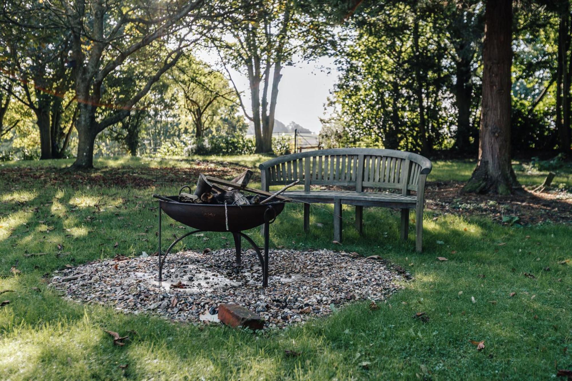 The Partridge Villa Medmenham Exterior photo