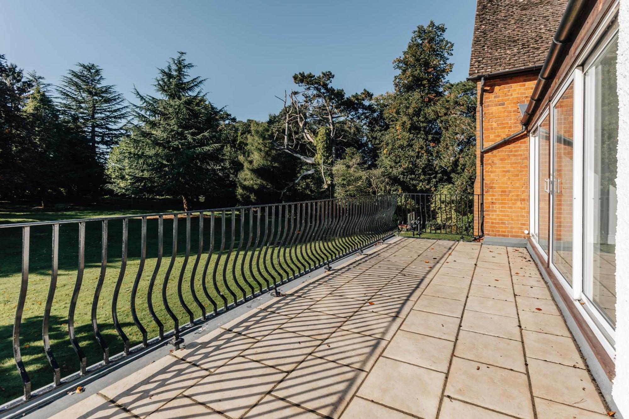 The Partridge Villa Medmenham Exterior photo